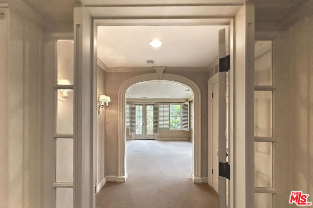612 N Alta Drive, Beverly Hills CA: https://media.crmls.org/mediaz/f2d6a11b-240c-40e2-93cf-ba6362c0fdc6.jpg