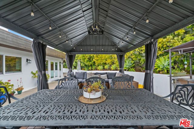 436 Levering Avenue, Los Angeles CA: https://media.crmls.org/mediaz/f2d6e71d-477b-46aa-a575-1a2daa44421b.jpg