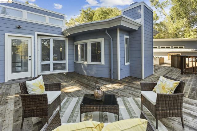 Image 25 of 30 For 64 Valencia Rd