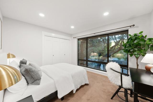 21 Valley Oak Street, Portola Valley CA: https://media.crmls.org/mediaz/f2d84254-2696-46aa-865d-b152ffeeaa0b.jpg