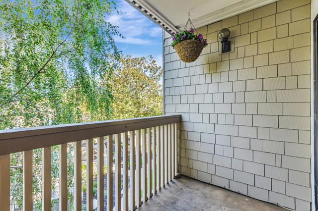 49 Showers Drive, Mountain View CA: https://media.crmls.org/mediaz/f2d90868-489c-4acf-814c-4f4fa7409e14.jpg