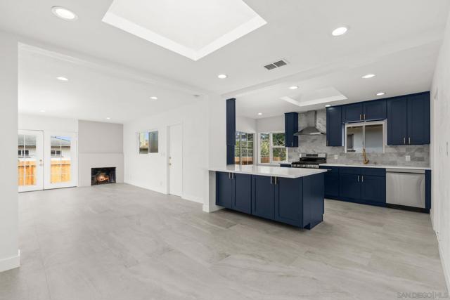 614 Fifth Ave, Chula Vista CA: https://media.crmls.org/mediaz/f2d9739e-78fd-477c-9ac4-c3dae264429e.jpg