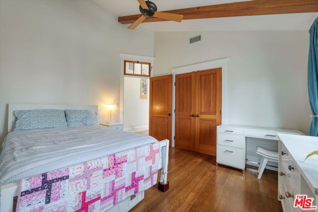 933 W Venezia Avenue, Venice CA: https://media.crmls.org/mediaz/f2dab192-b6be-49b0-8eba-9871d425affc.jpg