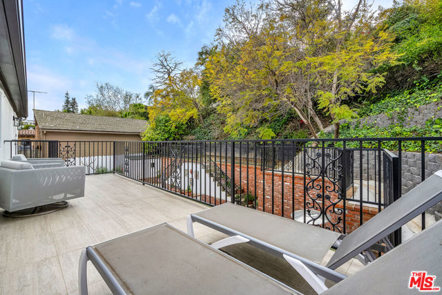 751 Westholme Avenue, Los Angeles CA: https://media.crmls.org/mediaz/f2dabf82-9fbd-4bf9-934b-56da4626fb33.jpg