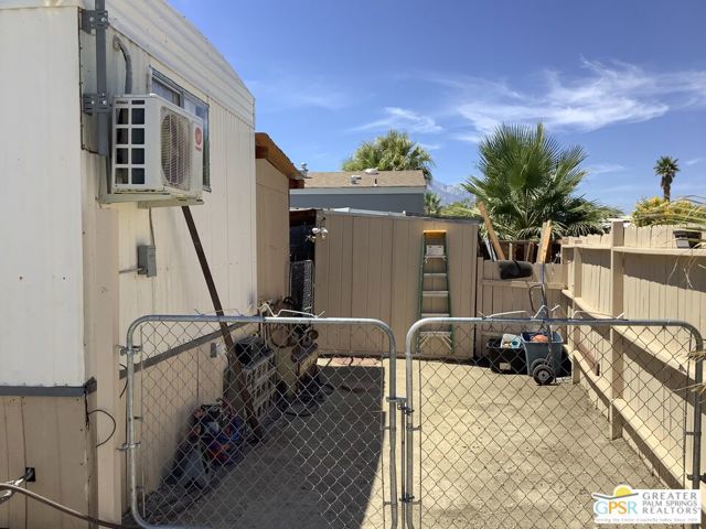 70875 Dillon Road, Desert Hot Springs CA: https://media.crmls.org/mediaz/f2dadb72-17a3-45bf-819b-6331fb0b5556.jpg