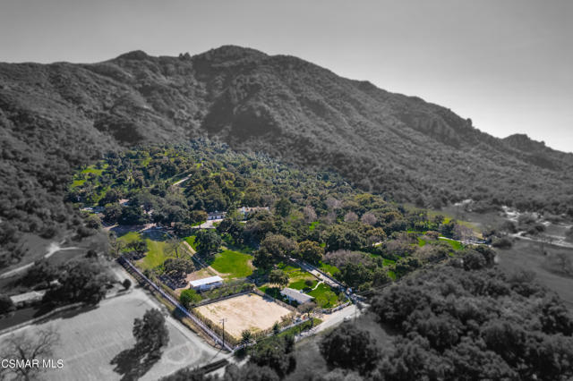 1464 Hidden Valley Road, Thousand Oaks CA: https://media.crmls.org/mediaz/f2daeac5-c277-4de6-9888-a8d382ca8402.jpg