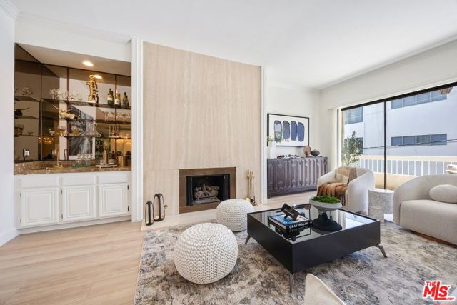 457 North Doheny Drive, 304 photo 1