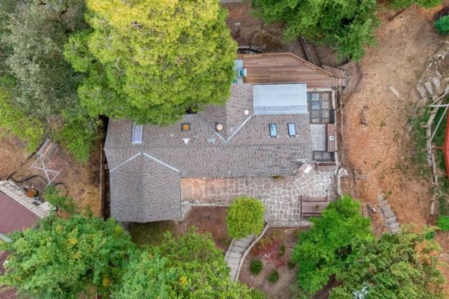 1019 Los Trancos Road, Portola Valley CA: https://media.crmls.org/mediaz/f2db57d7-c2da-4c4c-9536-eb600c0511ed.jpg