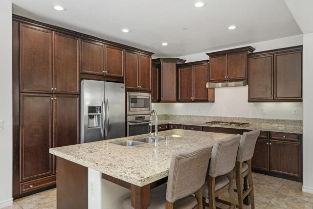 585 Via De La Paz, Palm Desert, CA 92211