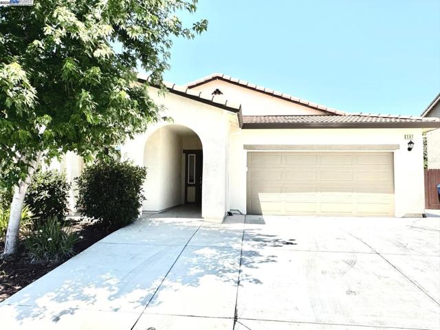 597 Pendragon St, Manteca CA: https://media.crmls.org/mediaz/f2dba9c1-3d0d-4475-bded-e4913da49b53.jpg