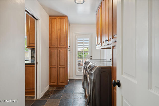 566 Rancho Road, Thousand Oaks CA: https://media.crmls.org/mediaz/f2dbbe3d-2e64-461c-98fe-ff8eca4fd073.jpg