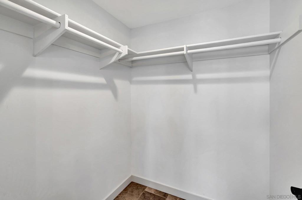 https://media.crmls.org/mediaz/f2dc2746-dbbc-4a1d-9053-1aa6281eff21.jpg?preset=X-Large
