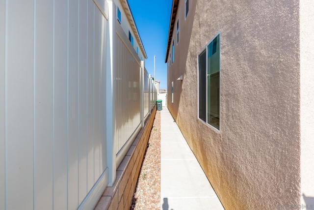 532 Enzo St, Lake Elsinore CA: https://media.crmls.org/mediaz/f2dc4230-e5a2-423e-886e-0280056eb361.jpg
