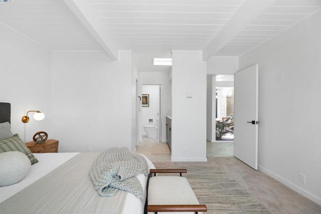 5893 Highwood Rd, Castro Valley CA: https://media.crmls.org/mediaz/f2dd3667-e461-4032-8ba8-d42b814a6023.jpg