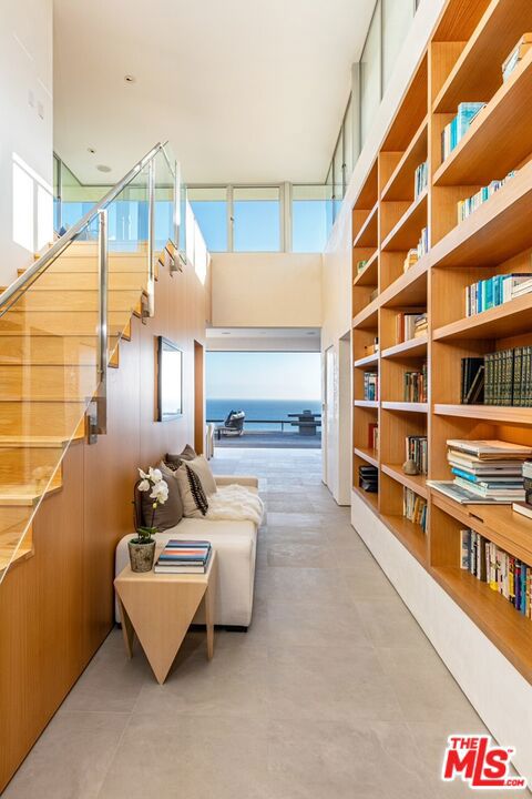 32554 Pacific Coast Highway, Malibu CA: https://media.crmls.org/mediaz/f2ddaf27-3ded-4150-afc6-1e1e39cf8fd4.jpg