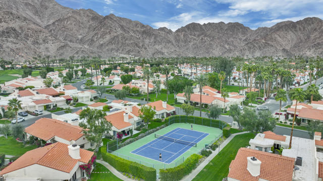 77463 Calle Mazatan, La Quinta CA: https://media.crmls.org/mediaz/f2ddbc85-7718-4b4a-b3de-e209fd8fc2b9.jpg