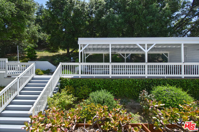 3539 Alana Drive, Sherman Oaks CA: https://media.crmls.org/mediaz/f2de2ac2-483d-40e9-9395-d44ba3c02e28.jpg