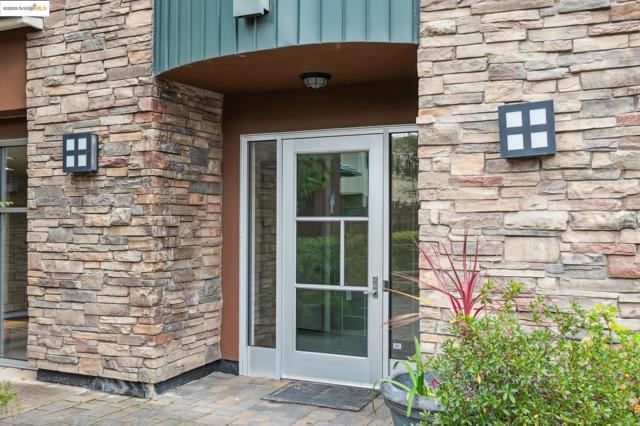 1310 Creekside Dr, Walnut Creek CA: https://media.crmls.org/mediaz/f2de4cb7-8488-41bd-83b9-04ce808ef3c0.jpg