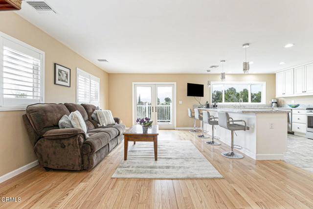 Detail Gallery Image 6 of 64 For 10272 Willow Springs Ln, Sunland,  CA 91040 - 4 Beds | 3 Baths