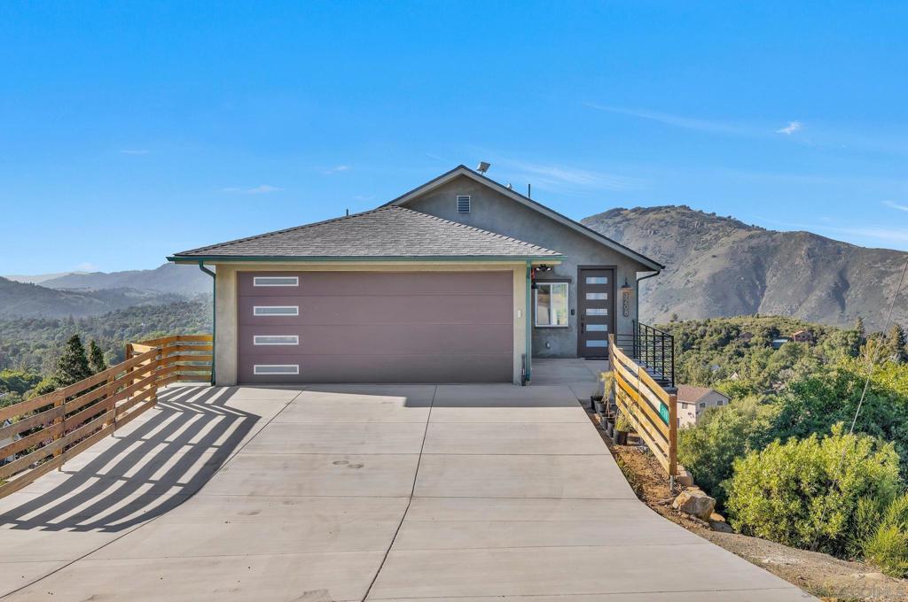 3208 Oakwood Dr
