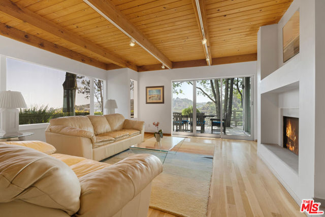 2753 Nichols Canyon Road, Los Angeles CA: https://media.crmls.org/mediaz/f2df352d-7df9-487e-870e-896a2c4dceb4.jpg