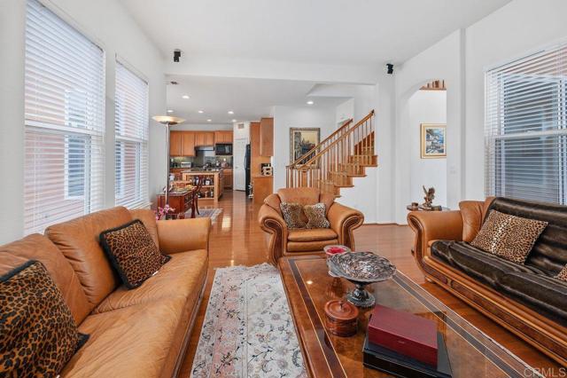 Detail Gallery Image 11 of 45 For 3971 via Cangrejo, San Diego,  CA 92130 - 4 Beds | 3 Baths