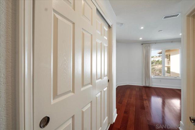 5448 Caminito Bayo, La Jolla CA: https://media.crmls.org/mediaz/f2df5f50-fedf-4d57-a8d0-33a24e637a53.jpg