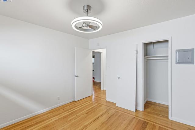 2133 Clinton Ave, Alameda CA: https://media.crmls.org/mediaz/f2df7424-d281-4976-9e4d-16f996264bde.jpg
