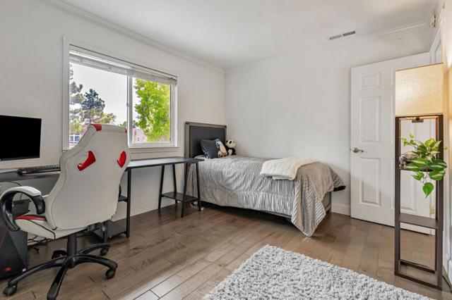 578 Seahorse Lane, Redwood City CA: https://media.crmls.org/mediaz/f2e00d8f-e24d-4f08-bb09-74f1b4715411.jpg