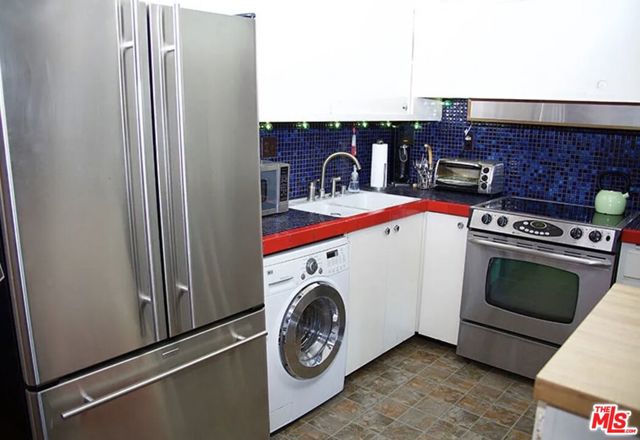1701 Clinton Street, Los Angeles CA: https://media.crmls.org/mediaz/f2e0141c-c805-4118-a980-d1a520b45e19.jpg