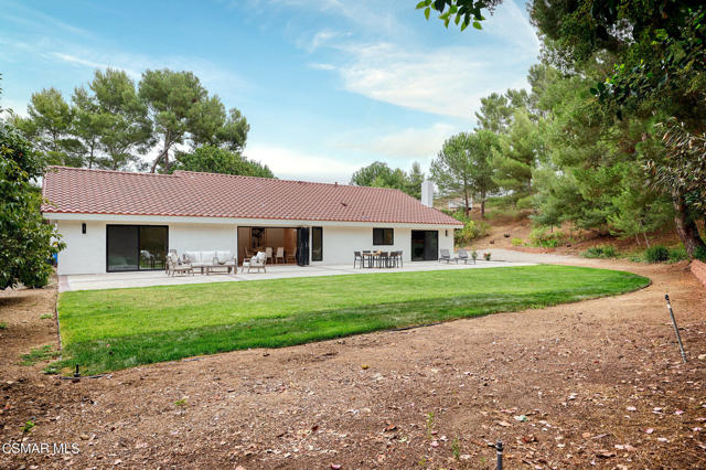 674 Lautrec Court, Thousand Oaks CA: https://media.crmls.org/mediaz/f2e0e7e0-27aa-4dc7-bd31-00d32e49169d.jpg