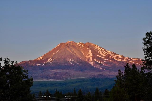 563 Shasta Avenue, Weed CA: https://media.crmls.org/mediaz/f2e11089-9f2a-426c-9097-708b02ff49e0.jpg