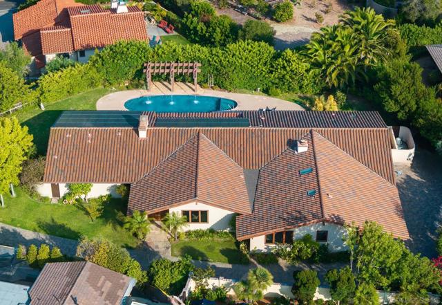17112 Via De La Valle, Rancho Santa Fe CA: https://media.crmls.org/mediaz/f2e15d08-5ad4-4129-a003-4b4e1fe4559f.jpg