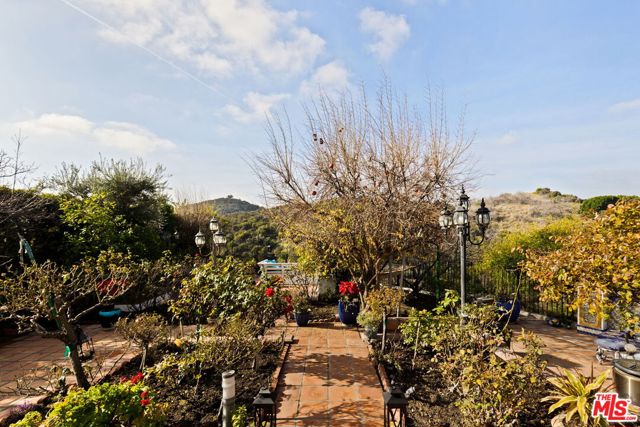 Drew Fenton | 2113 Stoney Hill Road Los Angeles CA | MLS: 7403799