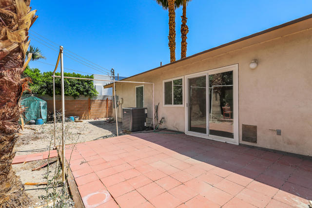 51191 Avenida Herrera, La Quinta CA: https://media.crmls.org/mediaz/f2e1b7c2-9ac9-4167-a5a9-b9773d114cfd.jpg