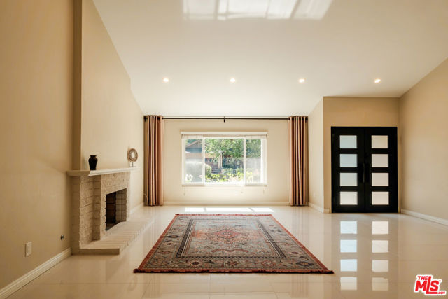 3194 Rossini Place, Topanga CA: https://media.crmls.org/mediaz/f2e2b389-f7be-42b6-8cd6-056384904e42.jpg