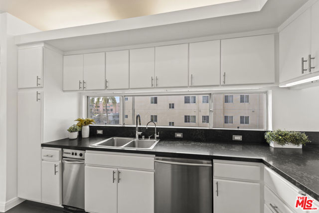 1932 Selby Avenue, Los Angeles CA: https://media.crmls.org/mediaz/f2e329bb-63a9-427a-b414-712858acd292.jpg