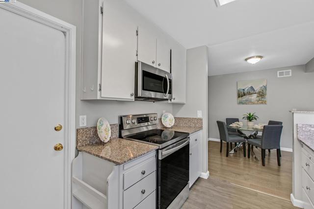 1328 Star Bush Ln, San Jose CA: https://media.crmls.org/mediaz/f2e335d1-f6e0-4cf9-9acf-08146d42d6c9.jpg