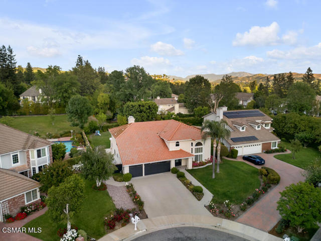 29504 Woodbrook Drive, Agoura Hills CA: https://media.crmls.org/mediaz/f2e361d9-ce83-403d-b867-7900e3becfcd.jpg