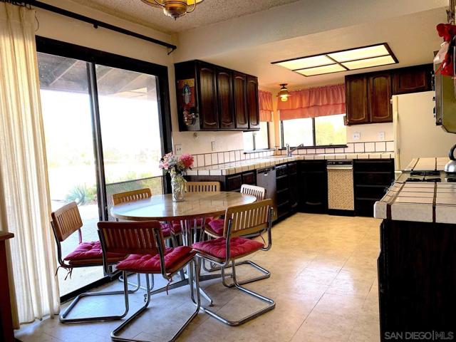 30809 Desert Shadow Rd, Castaic CA: https://media.crmls.org/mediaz/f2e3cce3-27f0-4620-b9df-fedd1a8bff2e.jpg