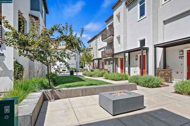 92 Zenith Cmn, Fremont CA: https://media.crmls.org/mediaz/f2e40435-861c-479f-9fcf-2c6fd967e6cb.jpg