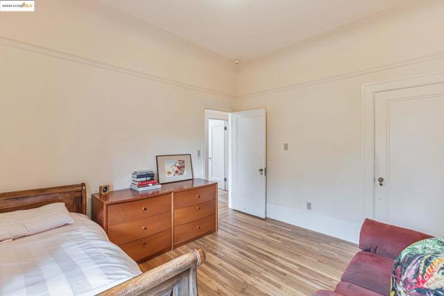 2033 Clement St, San Francisco CA: https://media.crmls.org/mediaz/f2e4abea-7c1d-4a5e-aca4-eac24676d9de.jpg