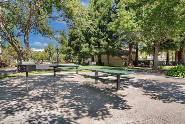 4165 Cortina Ct, Pleasanton CA: https://media.crmls.org/mediaz/f2e4edde-37c3-46d3-8617-f7ffee9e6367.jpg