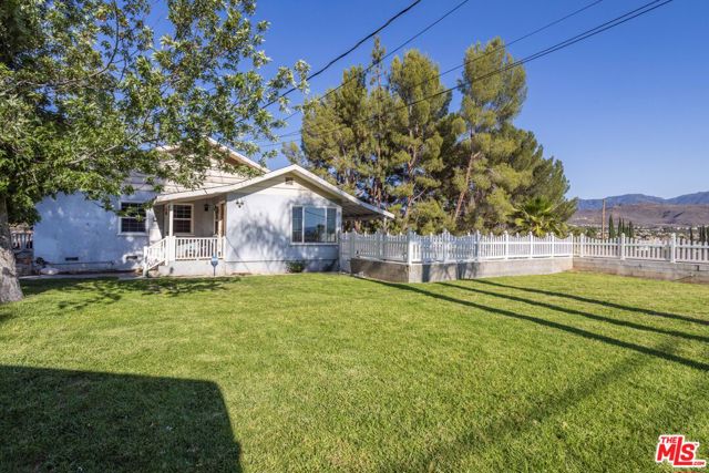 27933 Magic Mountain Lane, Canyon Country CA: https://media.crmls.org/mediaz/f2e57b3d-31a6-4350-aa3b-b0c6d1639e6e.jpg