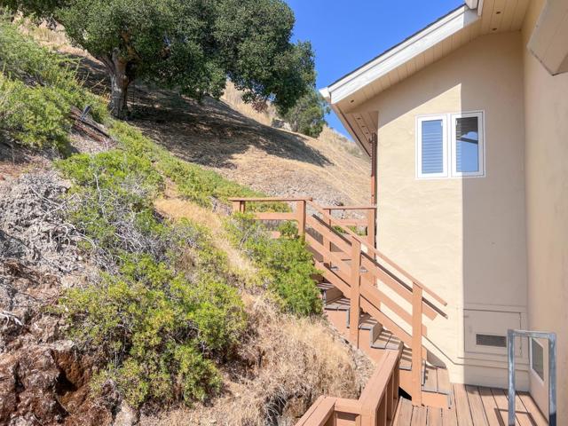 442 Corral De Tierra Road, Salinas CA: https://media.crmls.org/mediaz/f2e5de40-fc19-4bd4-b46b-7bce02a74c28.jpg