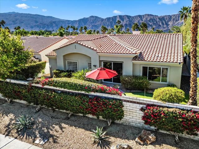 78999 Breckenridge Drive, La Quinta CA: https://media.crmls.org/mediaz/f2e5f501-d525-484f-8d4a-6cc0b44de195.jpg