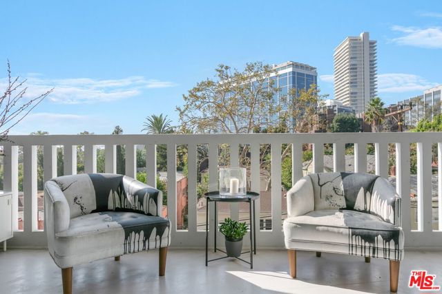 999 N Doheny Drive, West Hollywood CA: https://media.crmls.org/mediaz/f2e6debe-26c8-465a-9f0e-56018152878f.jpg
