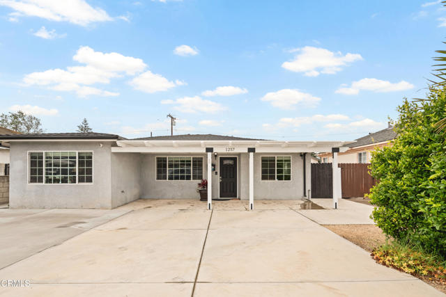 1257 S G Street, Oxnard CA: https://media.crmls.org/mediaz/f2e74411-841b-4c36-af93-001ca8a2314d.jpg