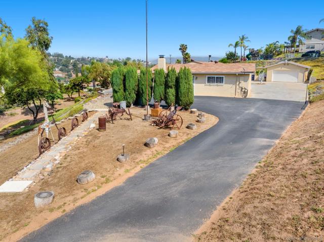 12220 Valhalla Drive, Lakeside CA: https://media.crmls.org/mediaz/f2e79d88-1bad-45dd-b172-f52204d43972.jpg