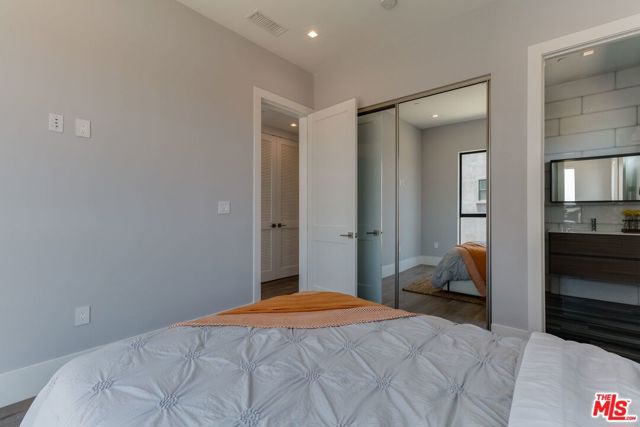 4830 1/2 W pickford Street, Los Angeles CA: https://media.crmls.org/mediaz/f2e7ae23-b6b2-4935-accc-d1adf2da49ff.jpg